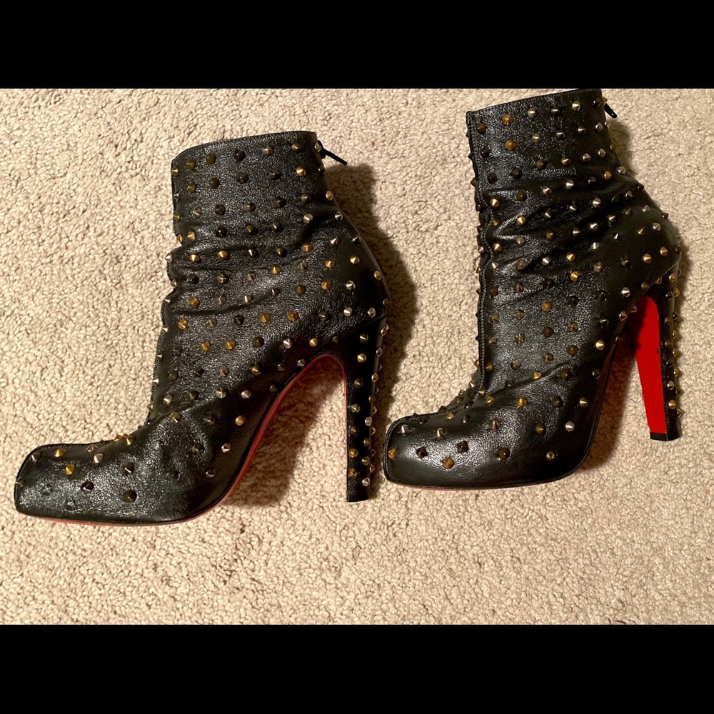 SIGNED! LOUBOUTIN STUDDED ANKLE BOOTS-Mixed metal